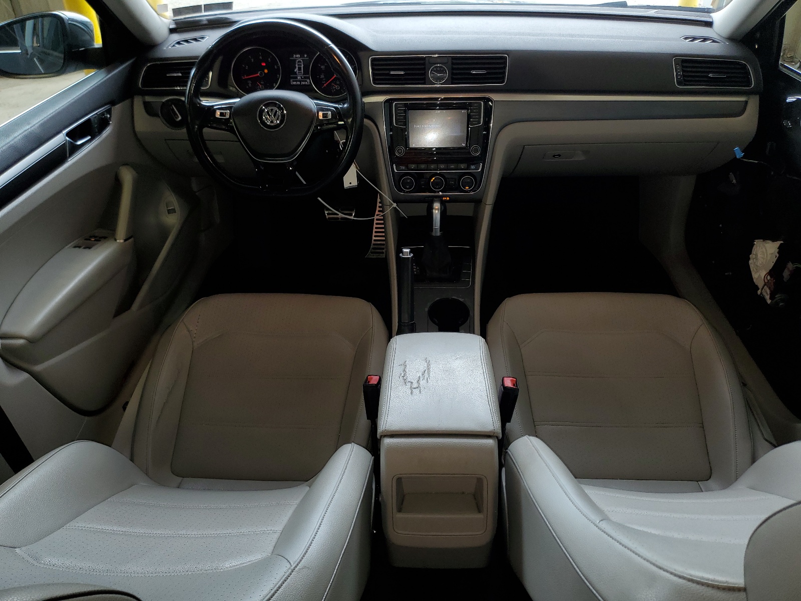 1VWDT7A33HC067466 2017 Volkswagen Passat R-Line