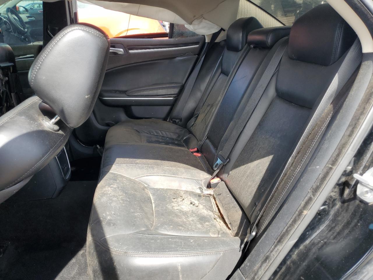 2015 Chrysler 300 Limited VIN: 2C3CCAAG2FH893562 Lot: 63789744