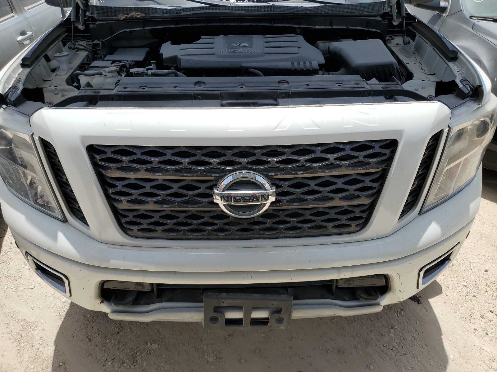 1N6AA1E53HN562580 2017 Nissan Titan Sv