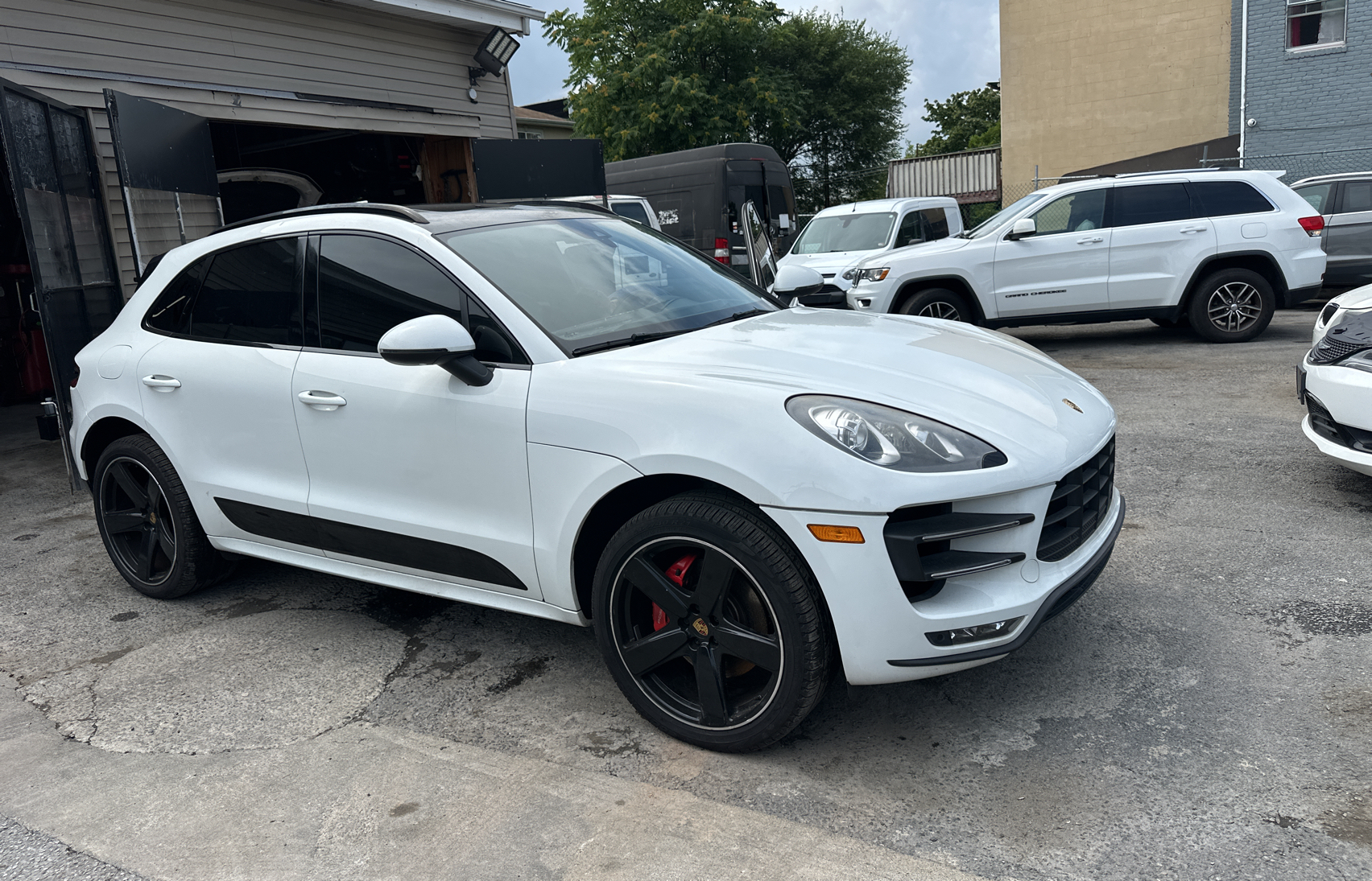 2015 Porsche Macan Turbo vin: WP1AF2A57FLB47768