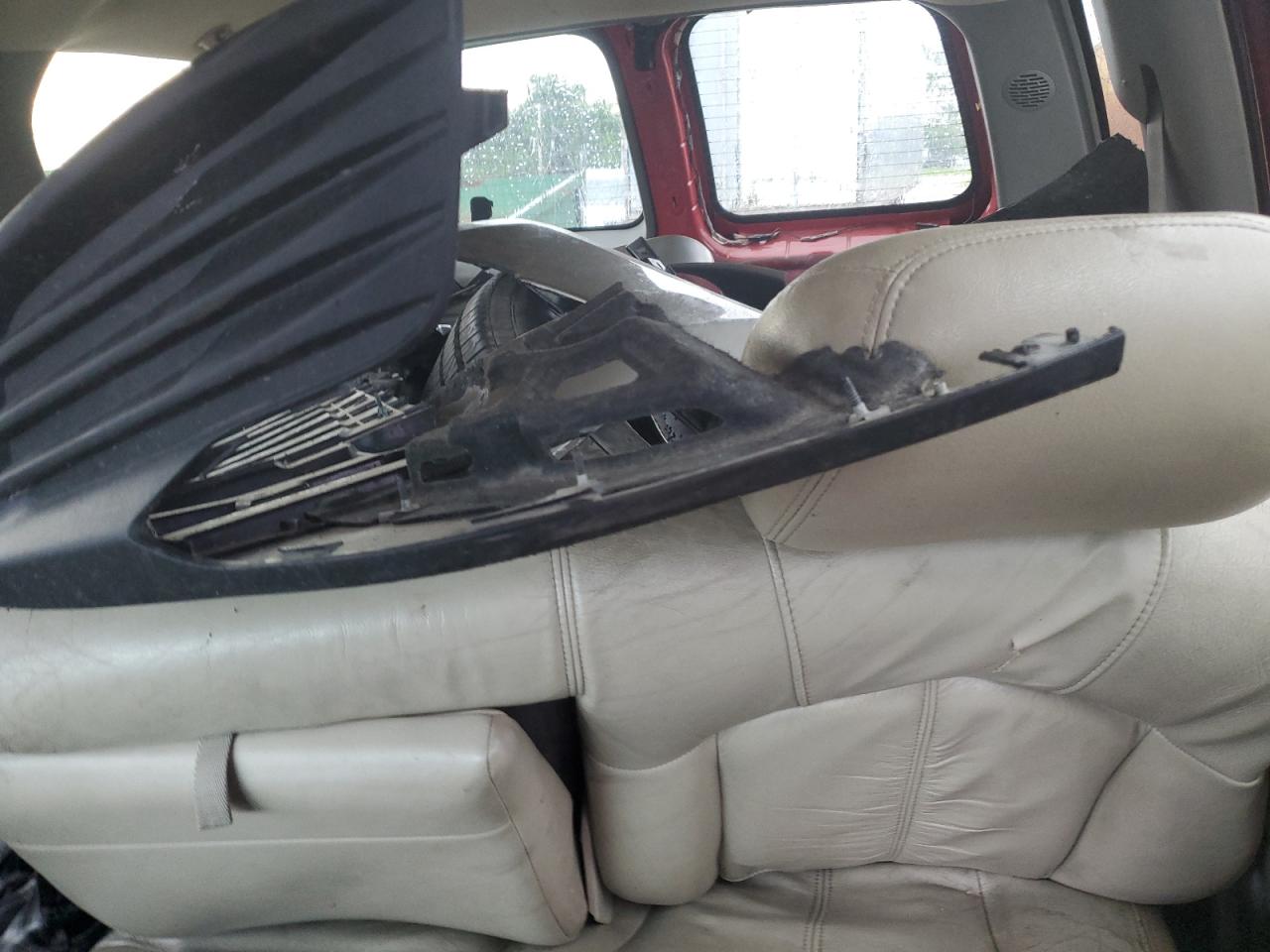 2002 Chevrolet Tahoe C1500 VIN: 1GNEC13Z52R129001 Lot: 62097344