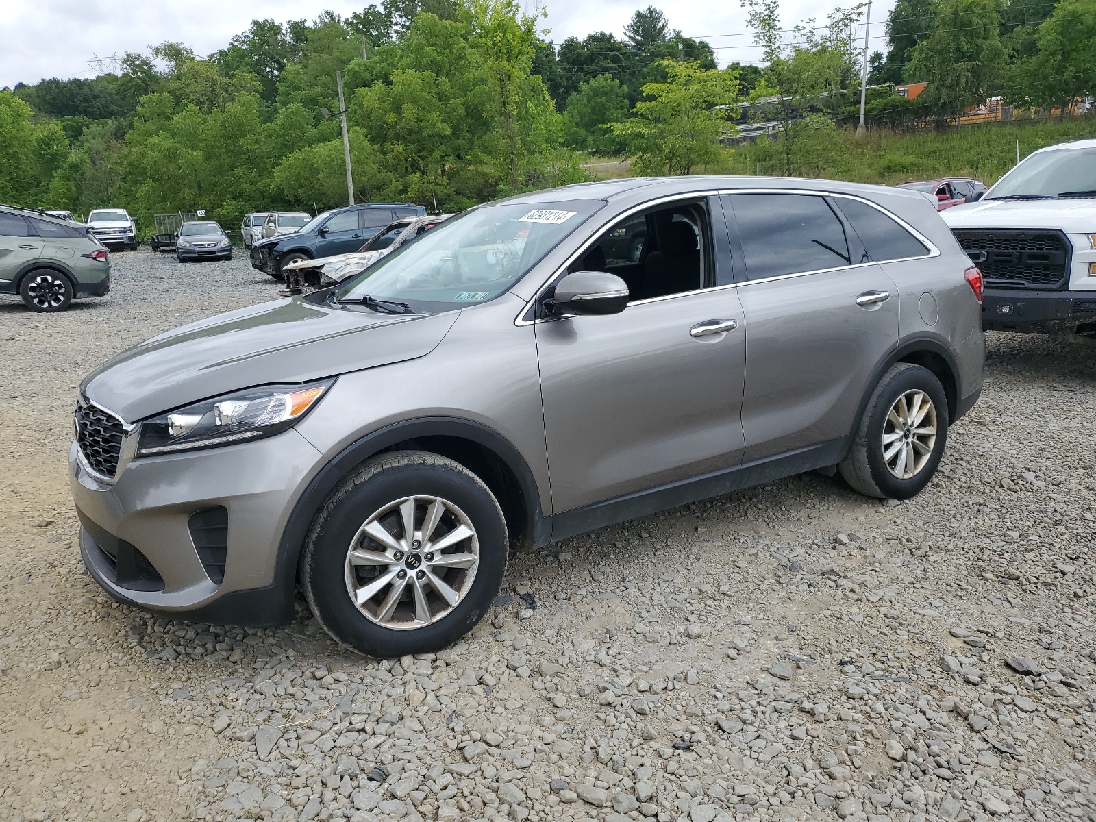 2019 Kia Sorento Lx vin: 5XYPG4A52KG487789