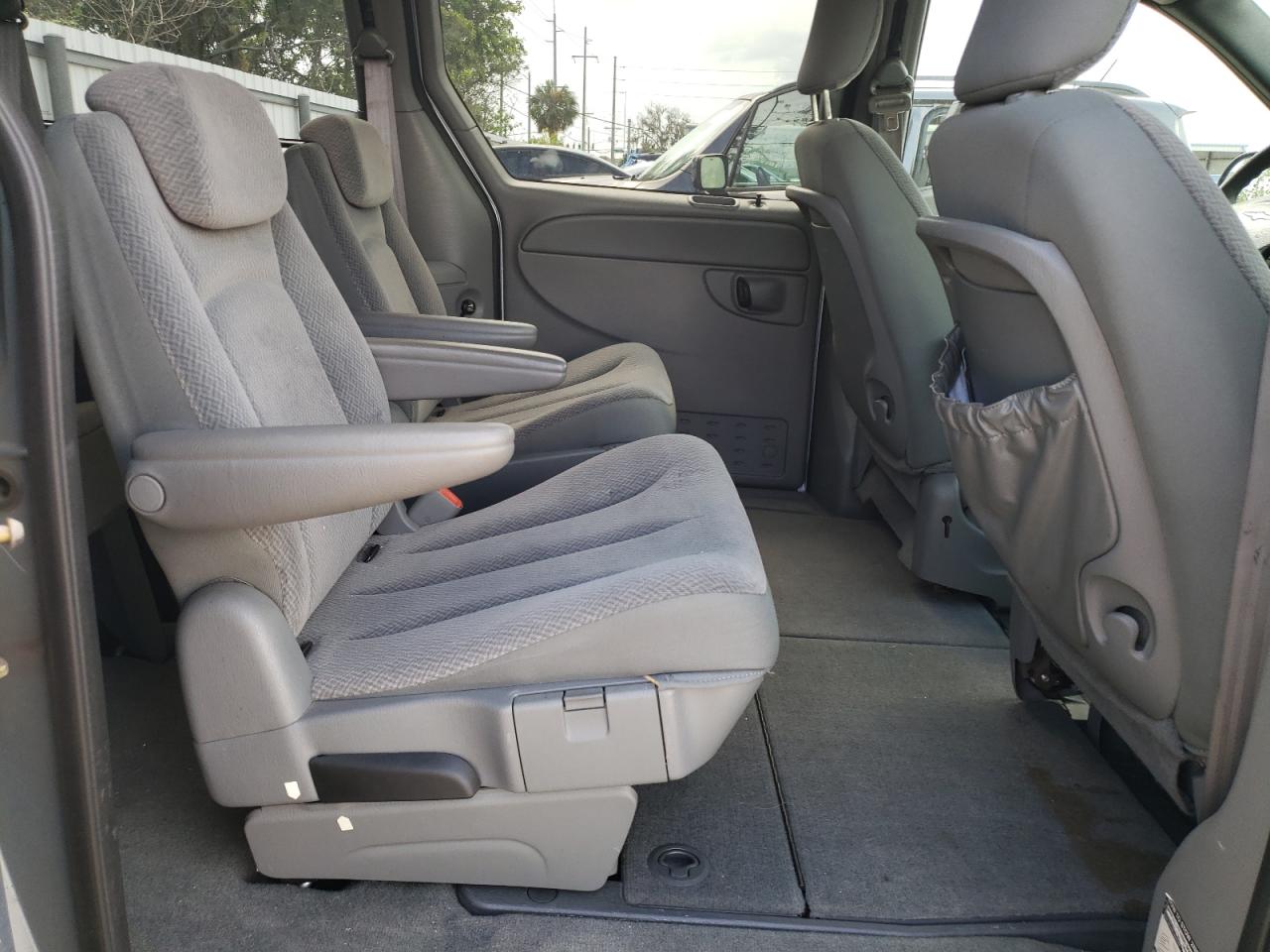 2005 Chrysler Town & Country Lx VIN: 2C4GP44R85R166855 Lot: 64427604