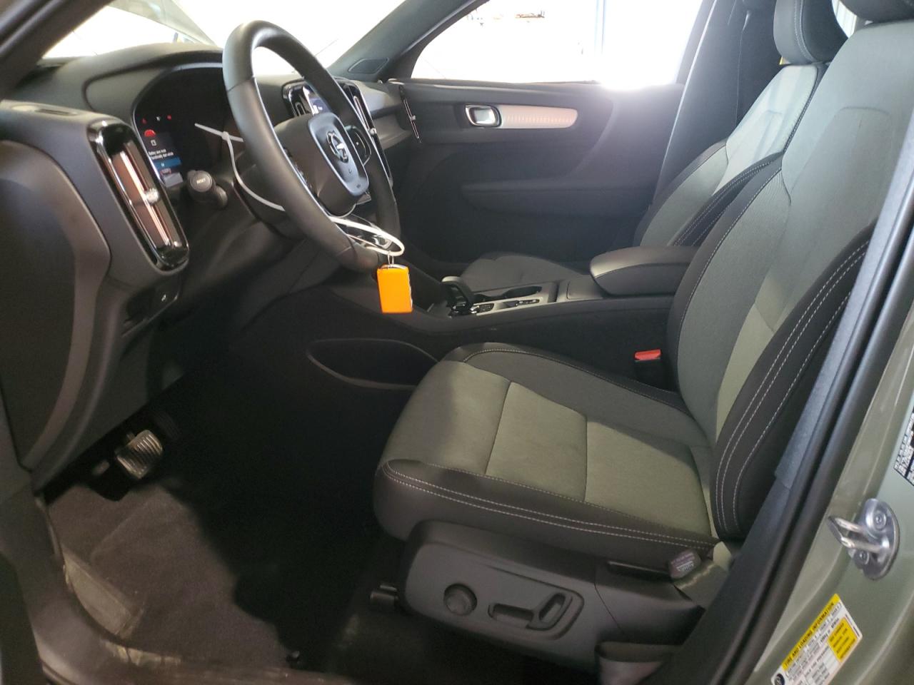 YV4L12UK0P2965728 2023 Volvo Xc40 Core