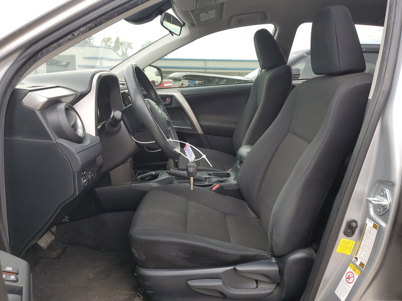 JTMZFREV2JJ158012 2018 Toyota Rav4 Le