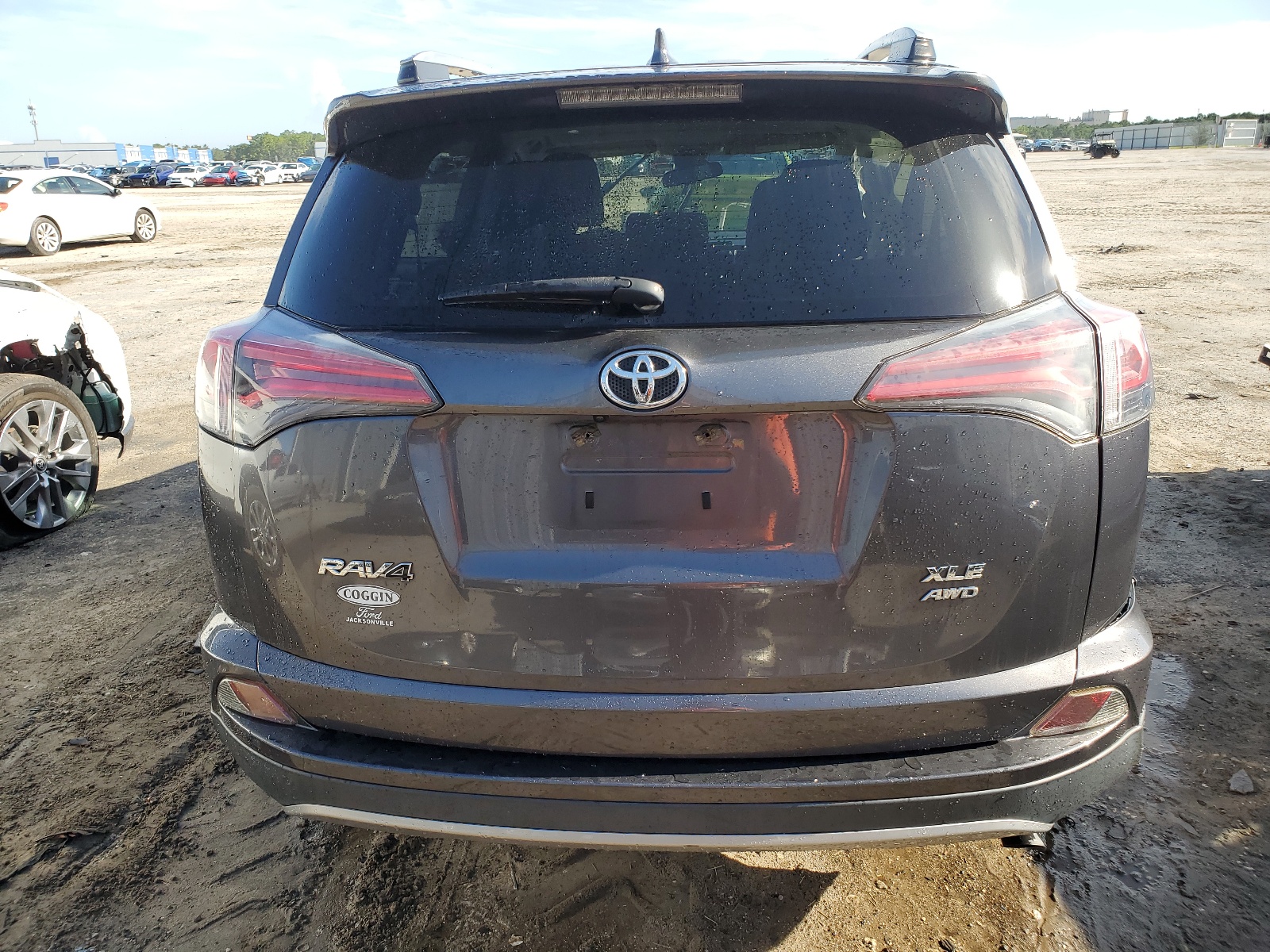 JTMRFREV6HJ702859 2017 Toyota Rav4 Xle