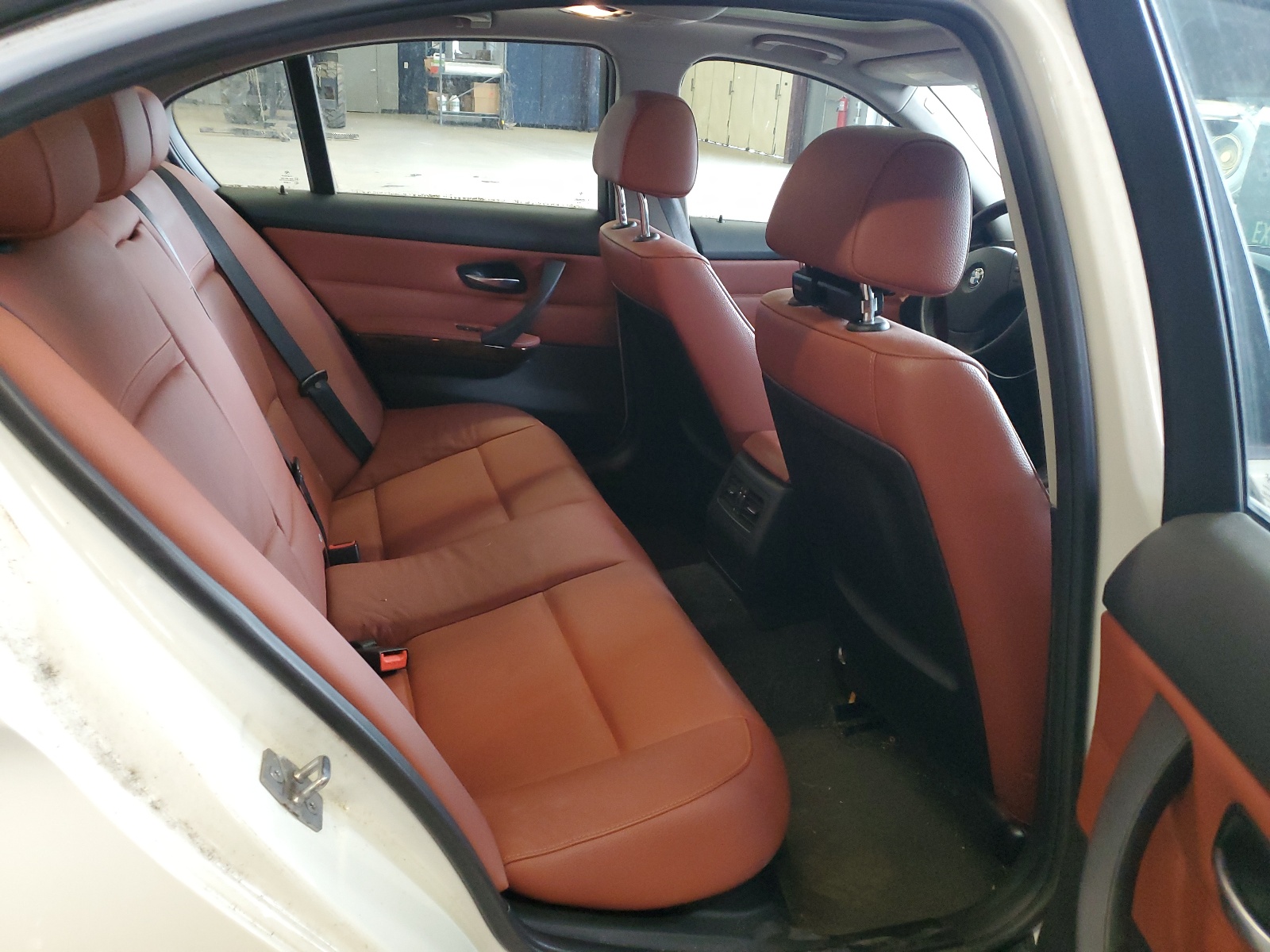 WBAPK7C50BA817665 2011 BMW 328 Xi