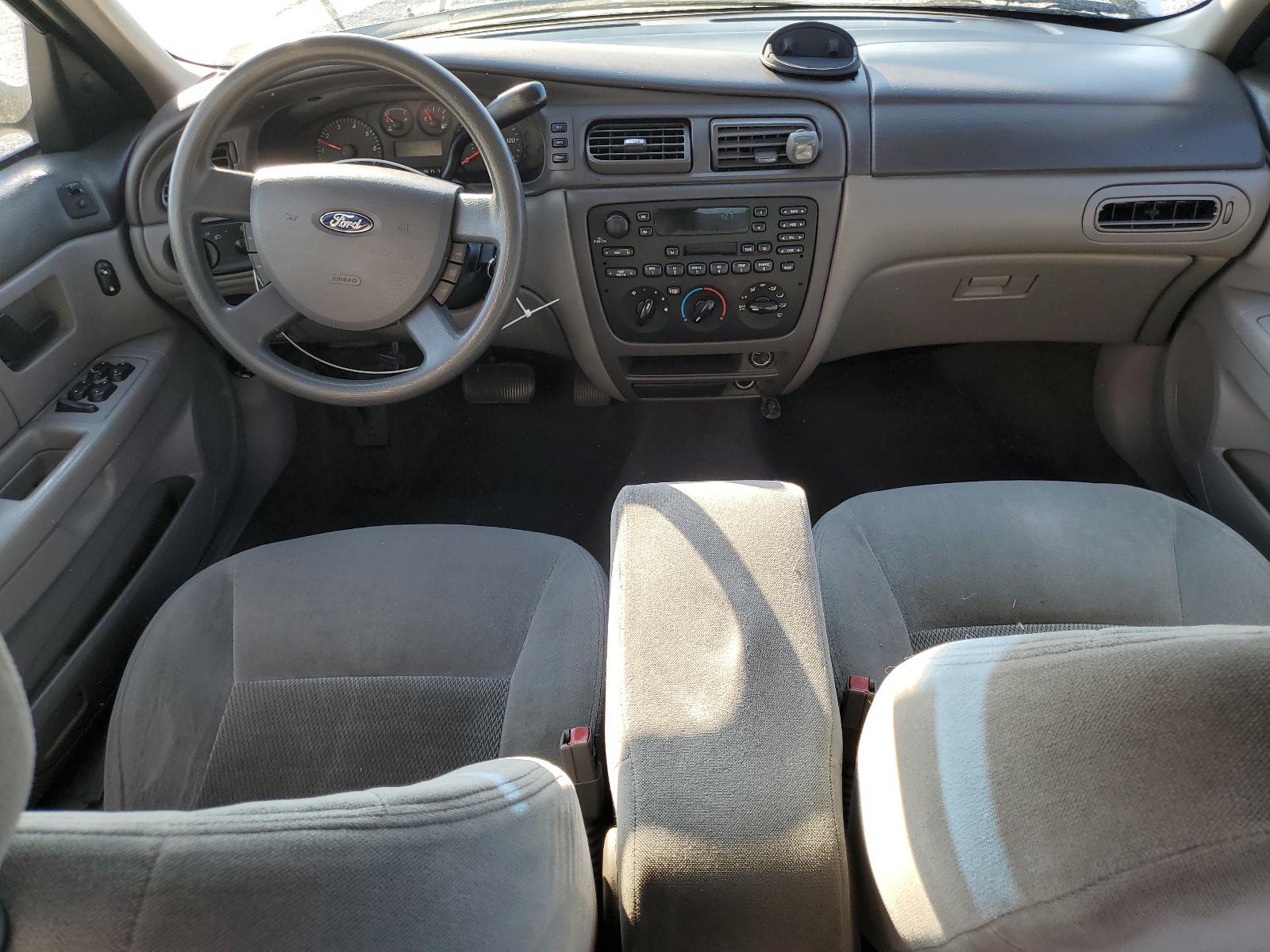 1FAFP53U74A132132 2004 Ford Taurus Se