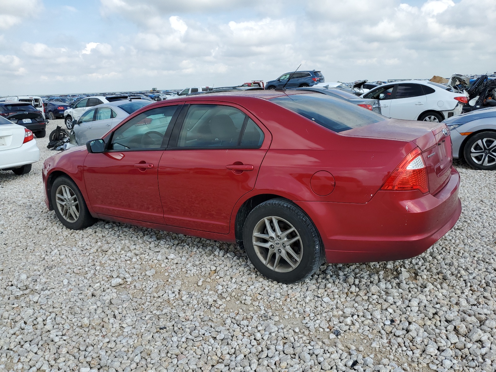 2012 Ford Fusion S vin: 3FAHP0GA2CR269222