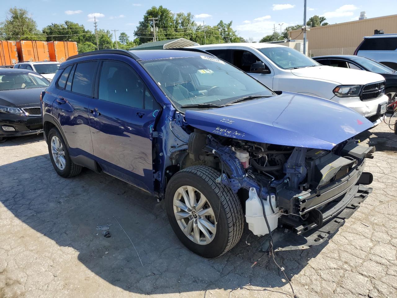 2022 Toyota Corolla Cross Le VIN: 7MUCAABG0NV017207 Lot: 64111274