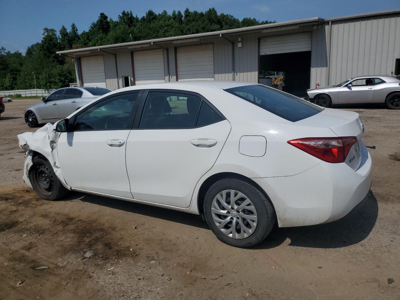 5YFBURHE4JP831896 2018 TOYOTA COROLLA - Image 2