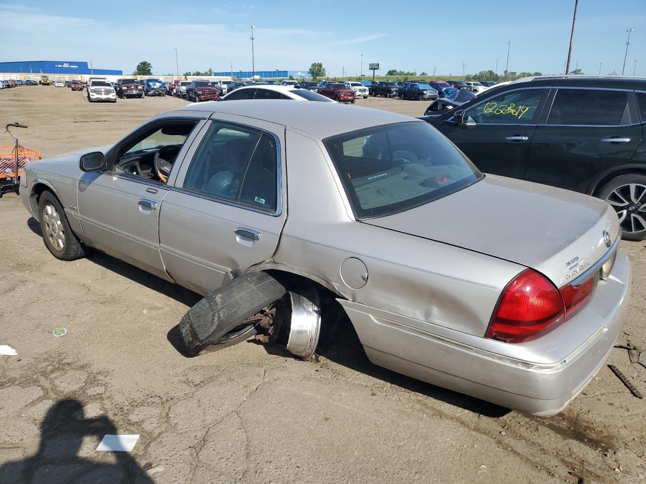 2004 Mercury Grand Marquis Ls VIN: 2MEFM75W54X681220 Lot: 61909014