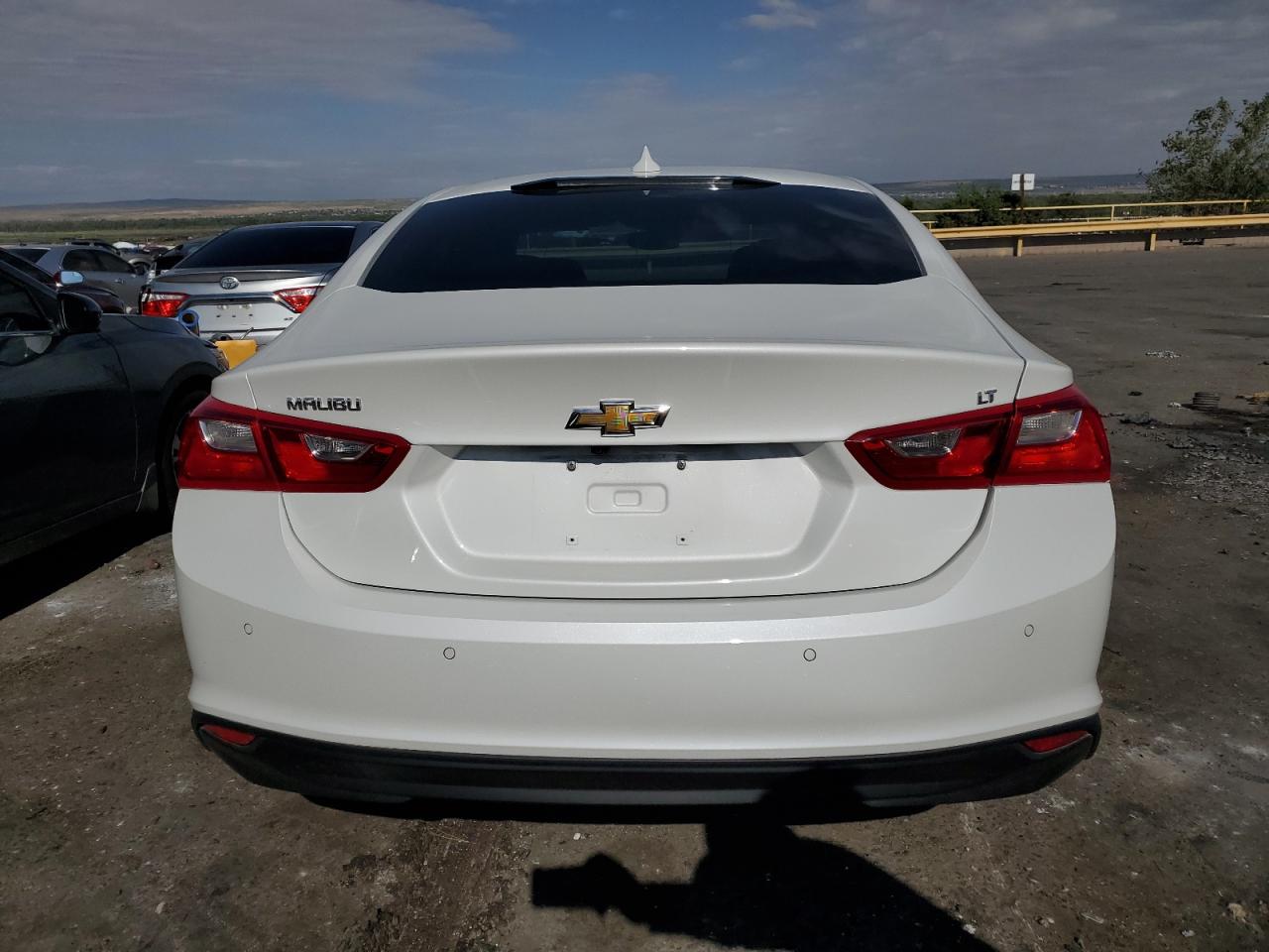 1G1ZE5STXHF267628 2017 Chevrolet Malibu Lt