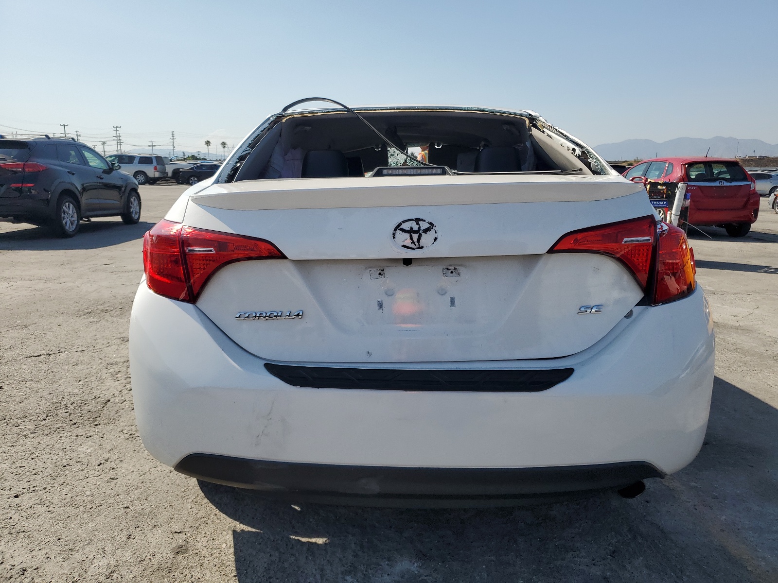2018 Toyota Corolla L vin: 5YFBURHE1JP770510