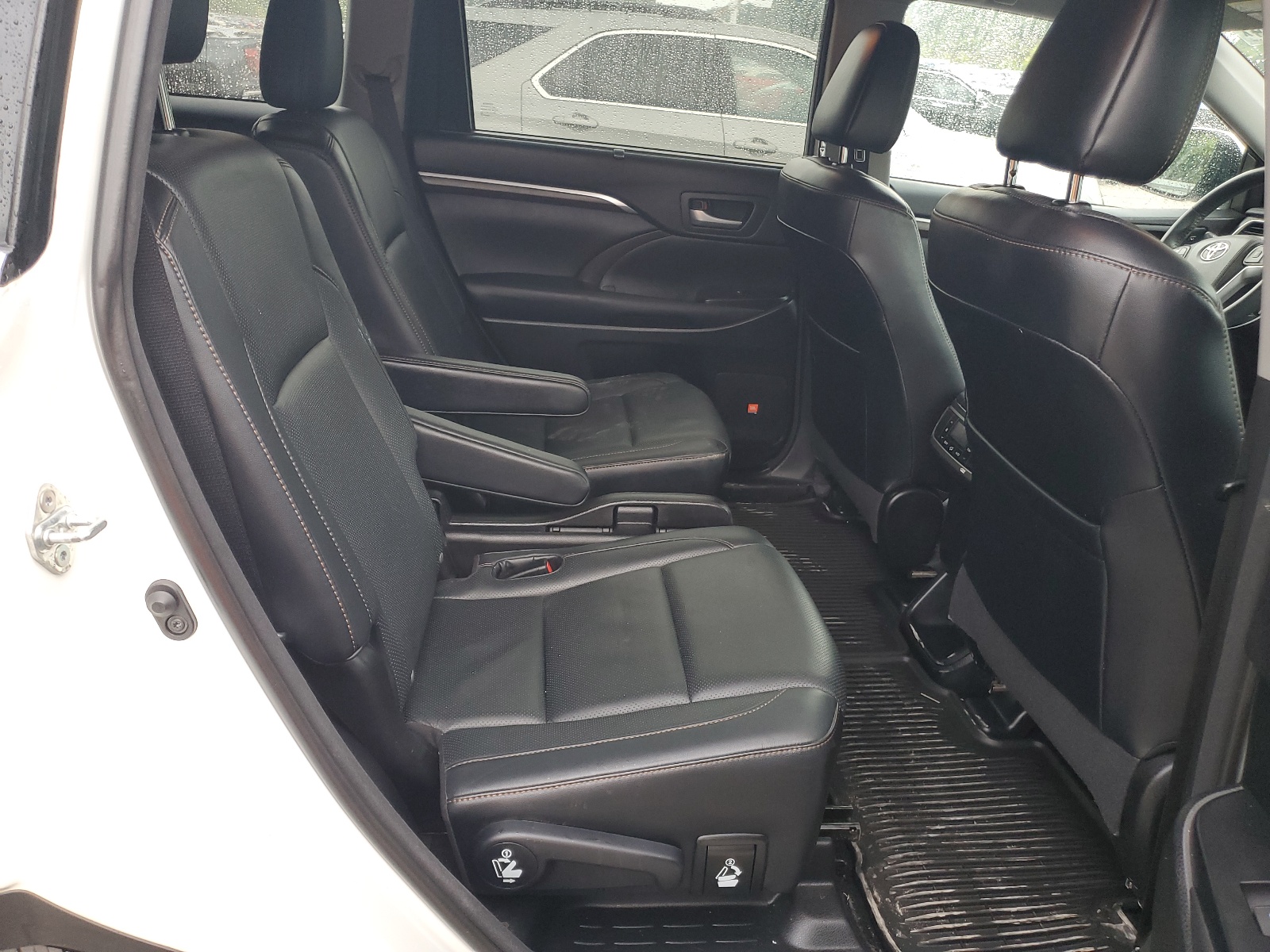 5TDDKRFHXGS286895 2016 Toyota Highlander Limited