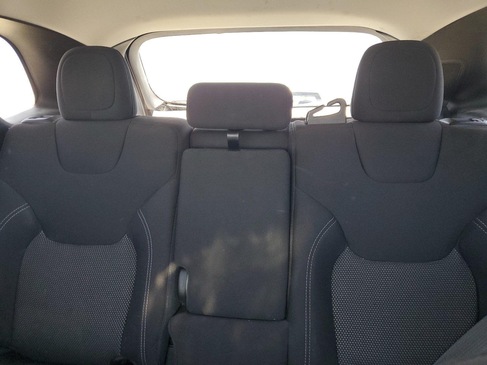 1C4PJLCB9KD474504 2019 Jeep Cherokee Latitude