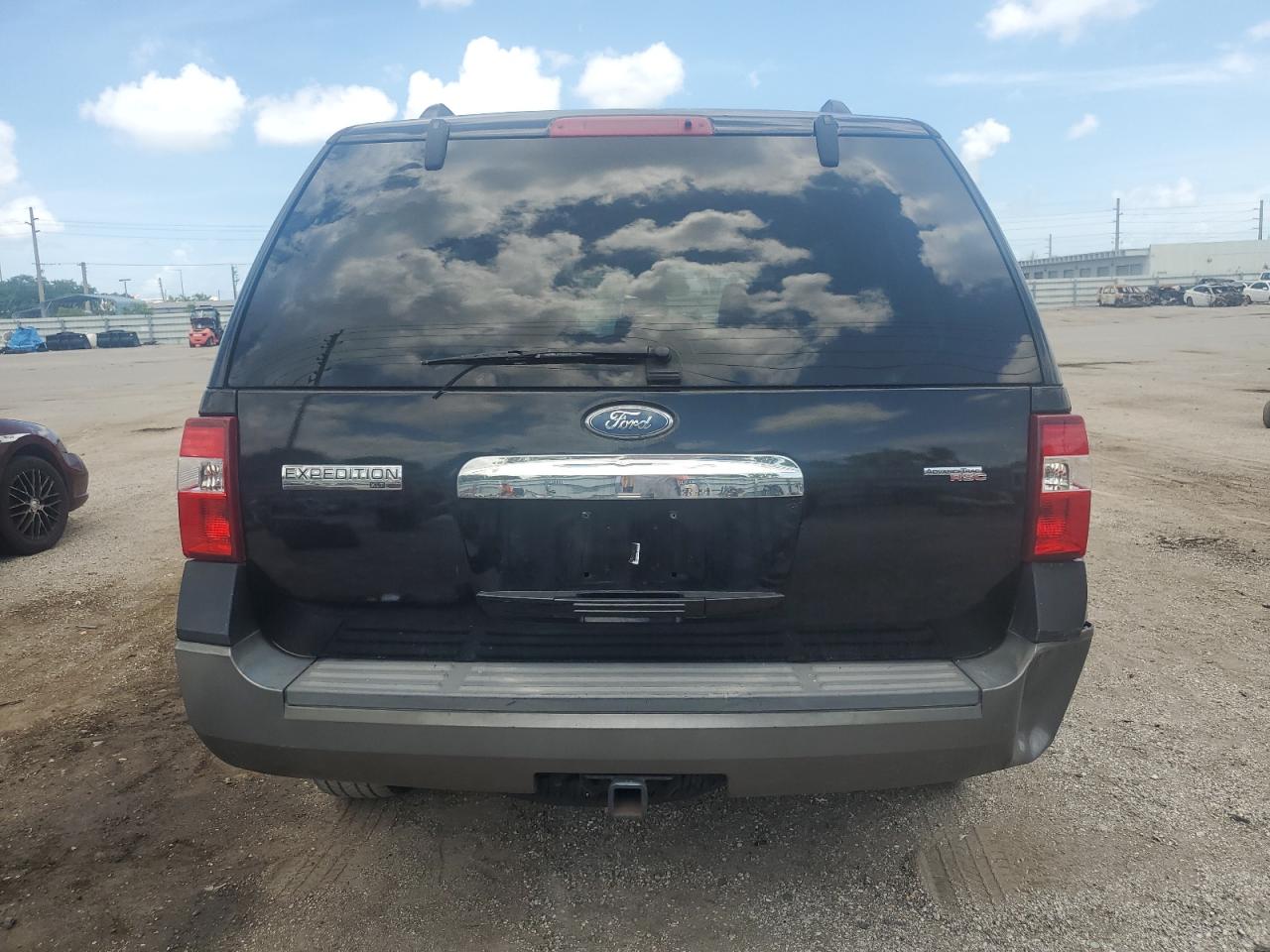 2007 Ford Expedition Xlt VIN: 1FMFU15557LA56402 Lot: 63770424