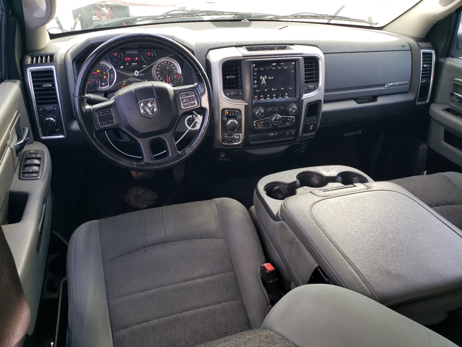 1C6RR7TT7KS724374 2019 Ram 1500 Classic Slt