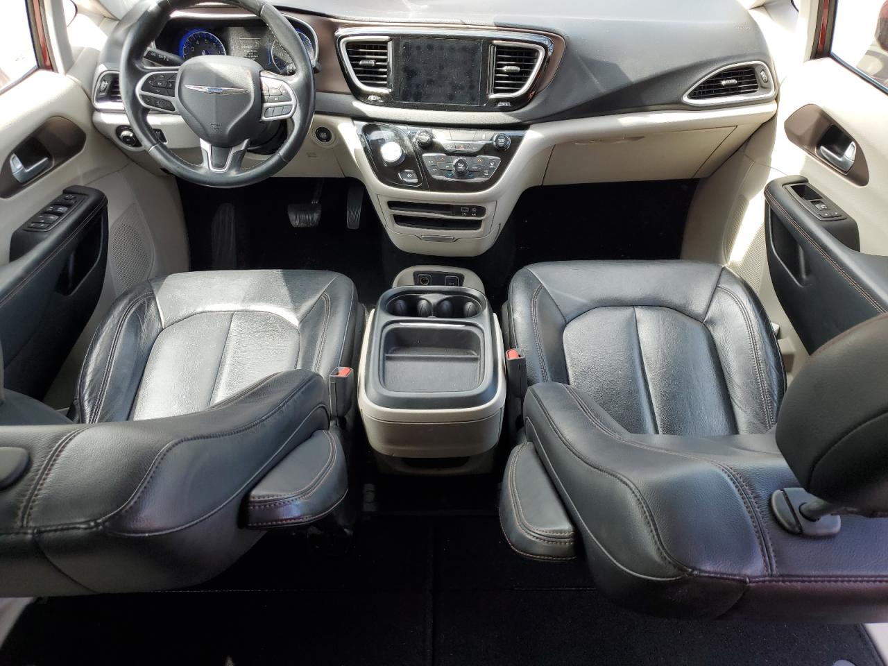 2017 Chrysler Pacifica - Image 8