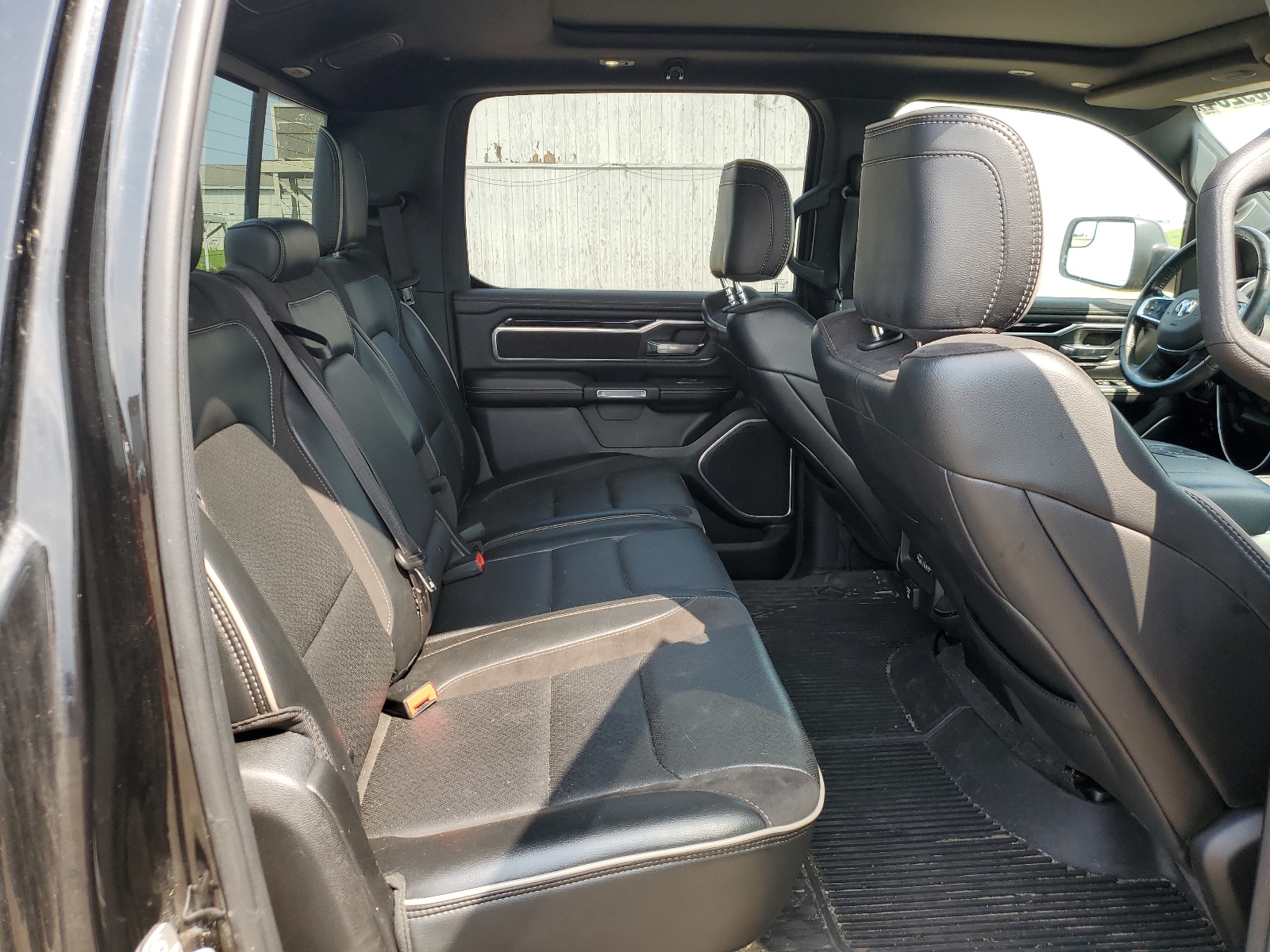 1C6SRFJT0KN925661 2019 Ram 1500 Laramie