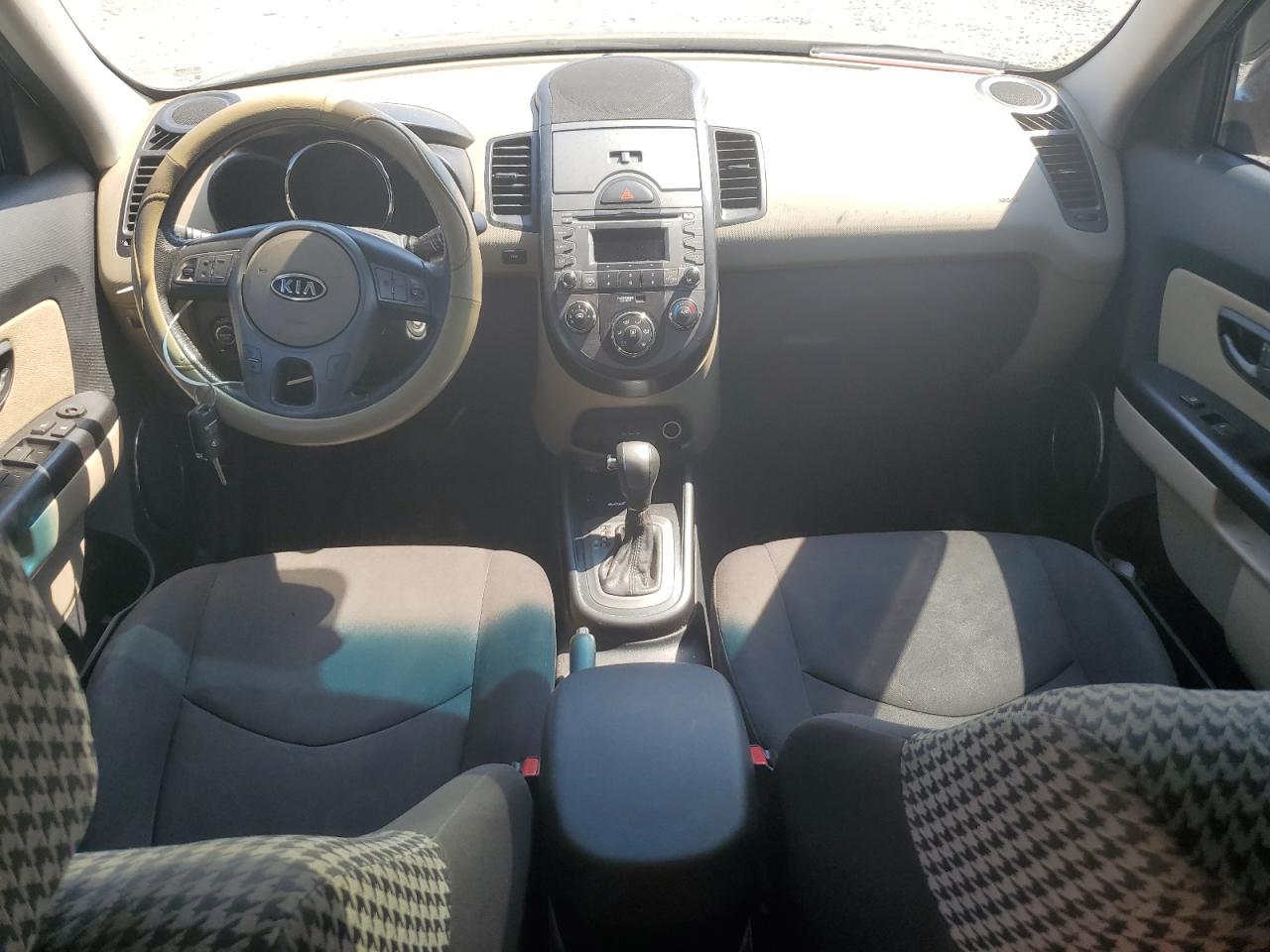 KNDJT2A2XB7218335 2011 Kia Soul +