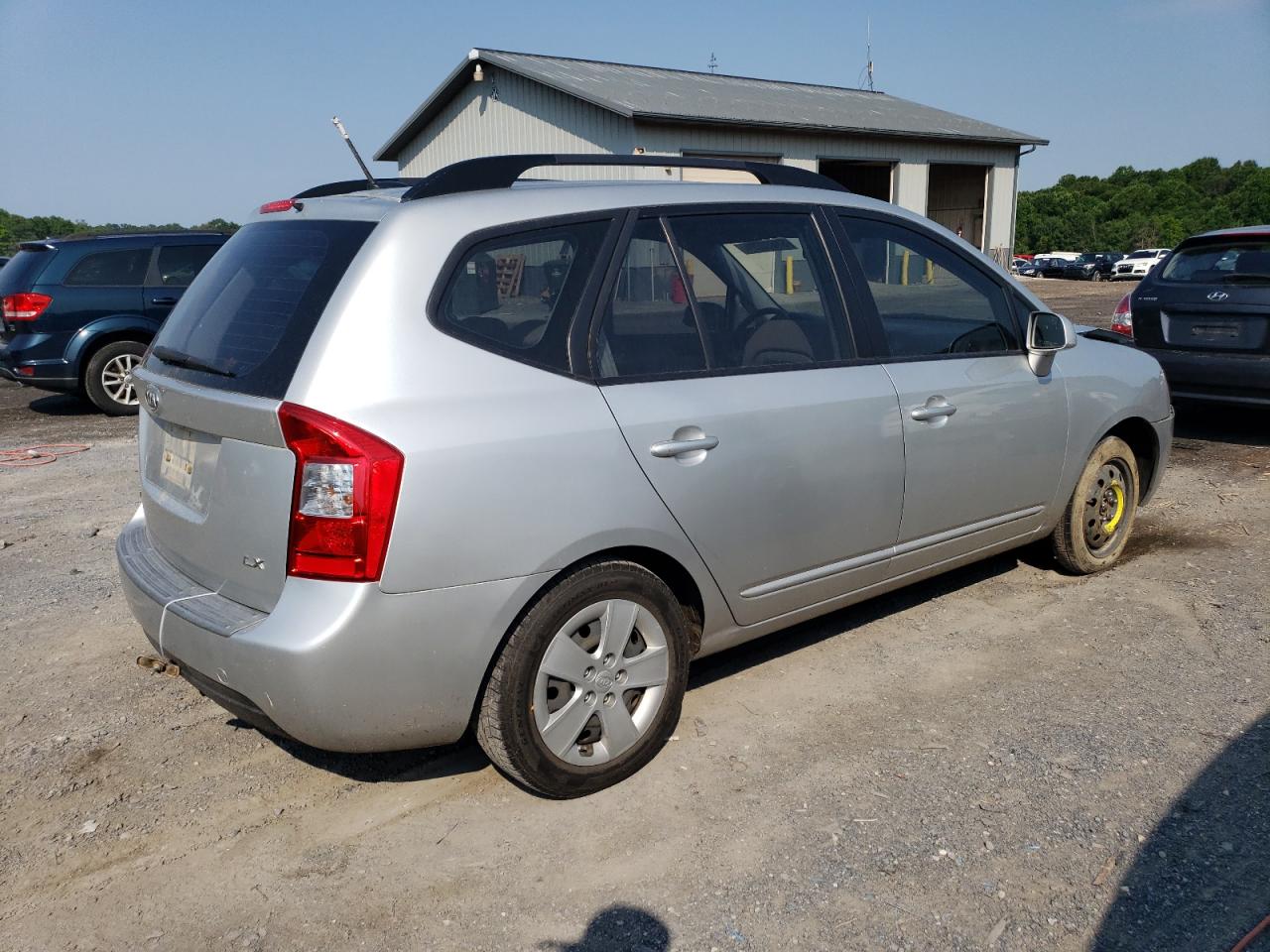2009 Kia Rondo Base VIN: KNAFG528197275254 Lot: 61412024