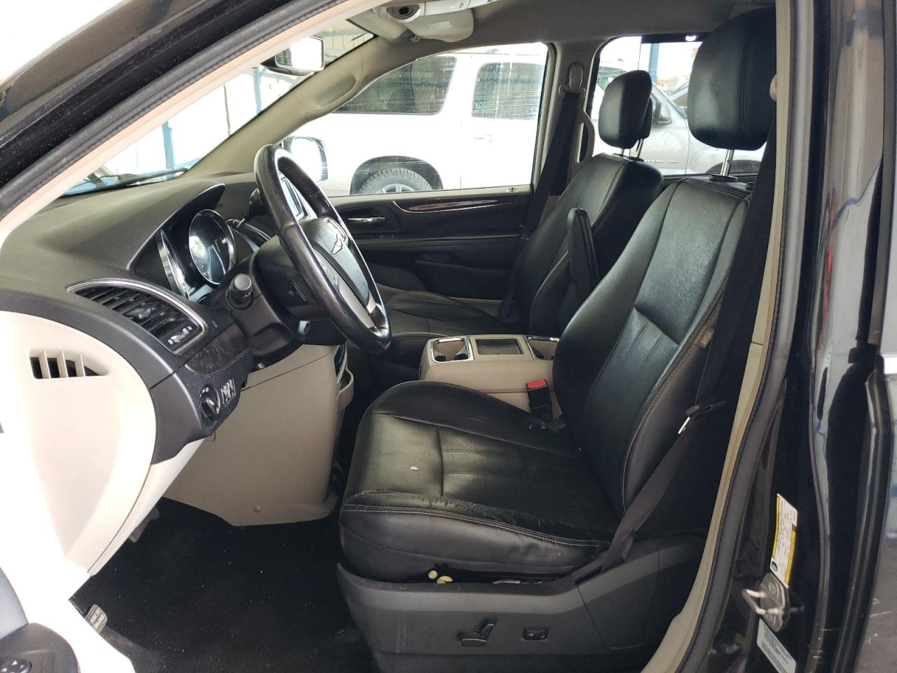 2015 Chrysler Town & Country Touring L VIN: 2C4RC1CG9FR577573 Lot: 64639734