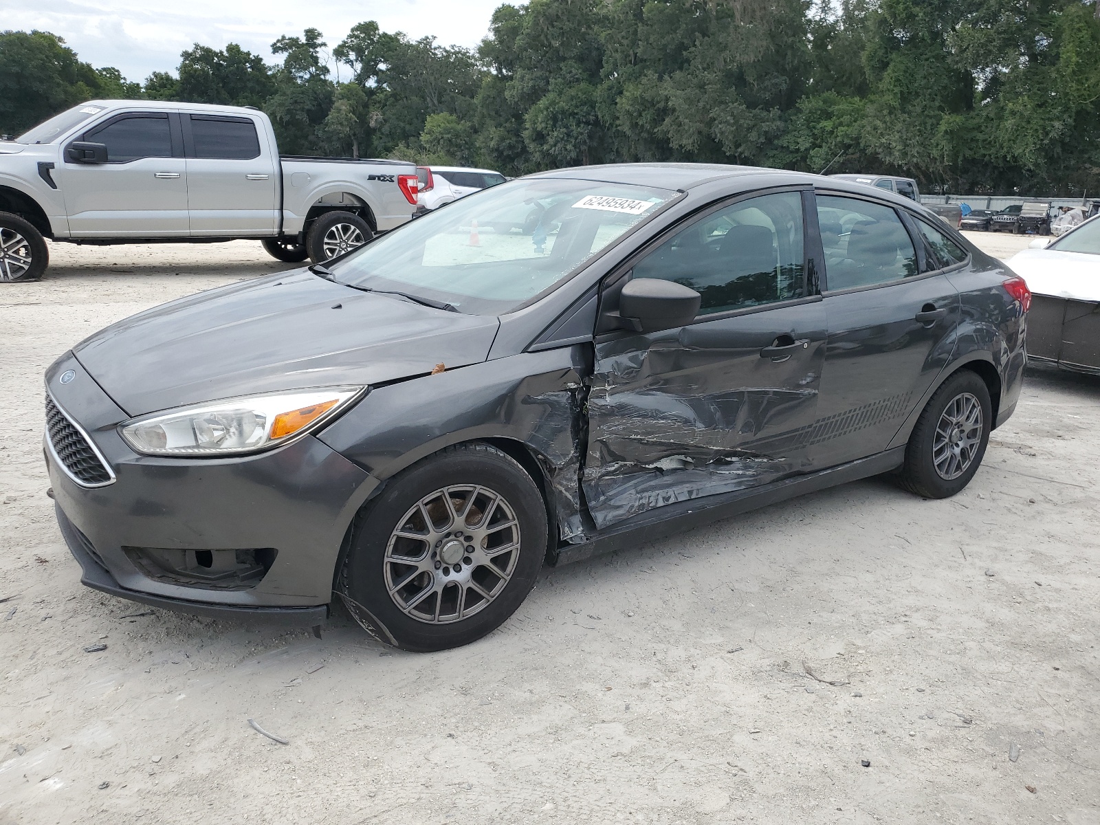 1FADP3E26JL285043 2018 Ford Focus S