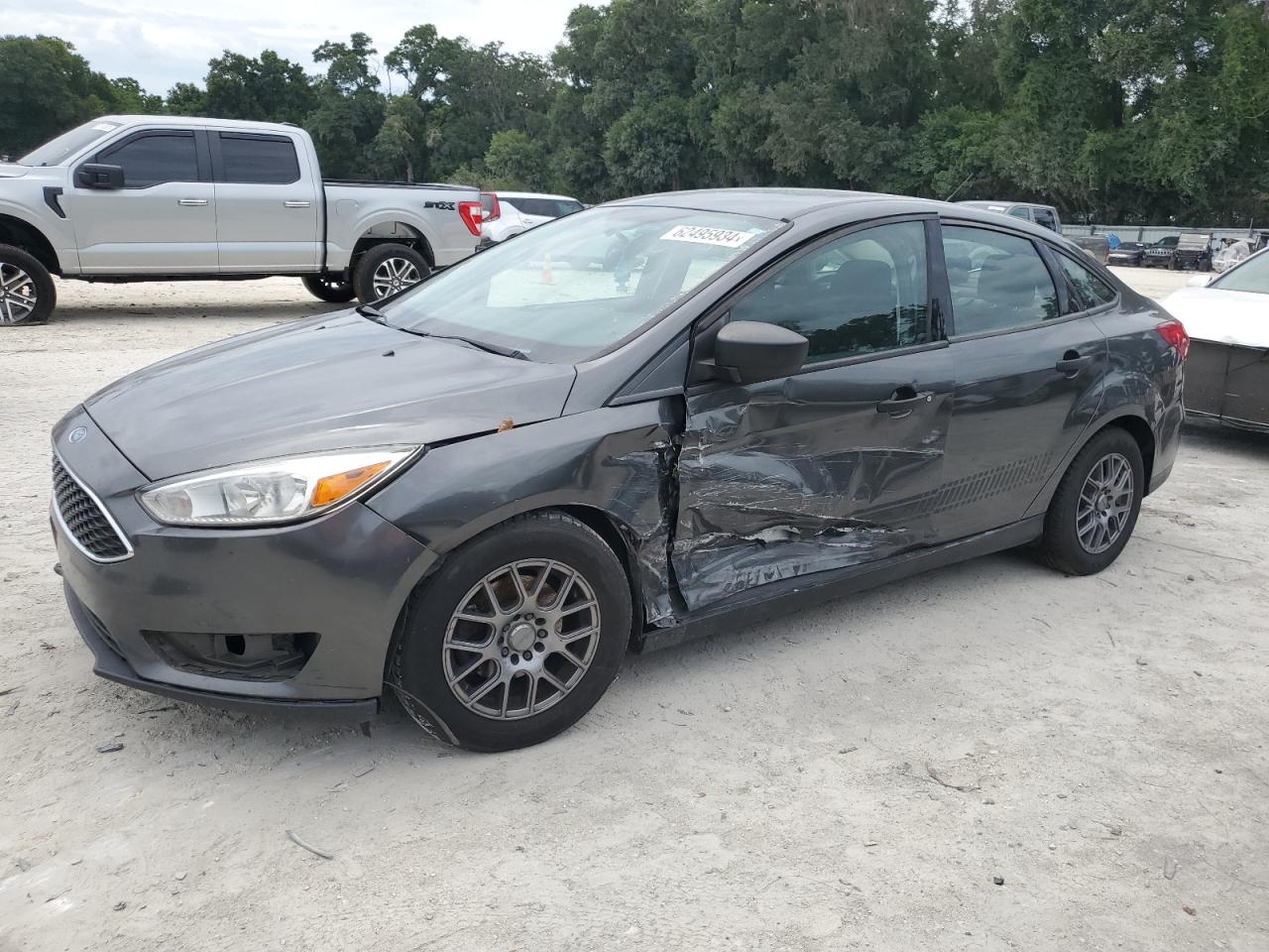 2018 Ford Focus S VIN: 1FADP3E26JL285043 Lot: 62495934