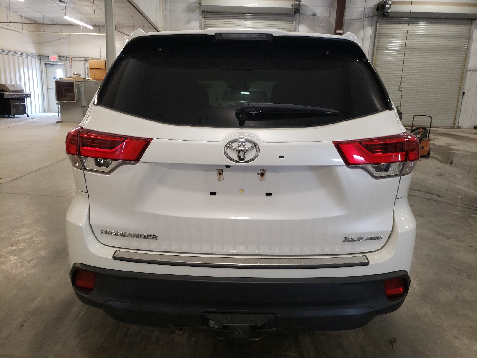 5TDJZRFH8JS558091 2018 Toyota Highlander Se