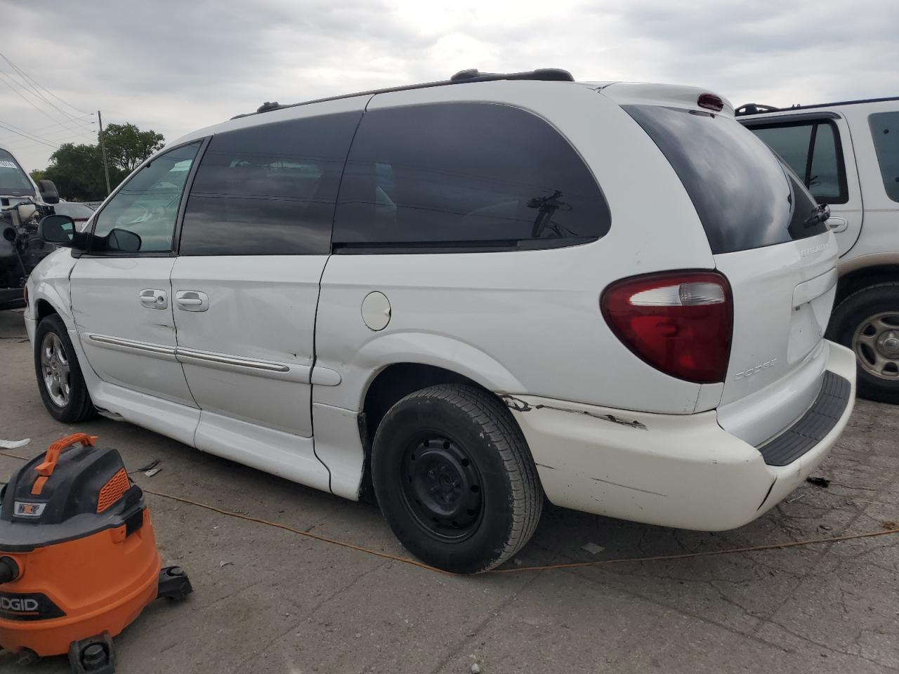 2002 Dodge Grand Caravan Es VIN: 2B4GP54L72R563645 Lot: 64115424