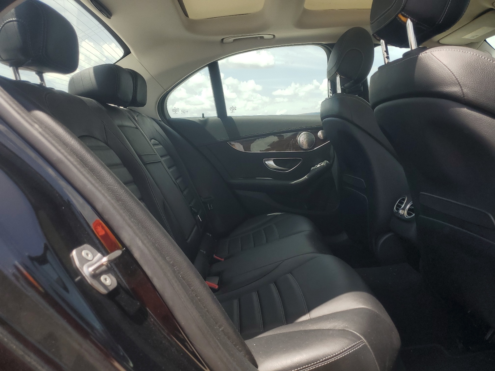 55SWF4JB2HU186183 2017 Mercedes-Benz C 300