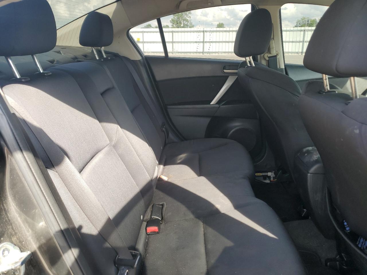 2011 Mazda 3 S VIN: JM1BL1U50B1400780 Lot: 64745694