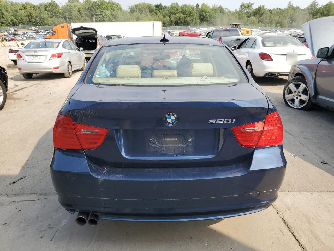 WBAPK5C57BA811091 2011 BMW 328 Xi Sulev