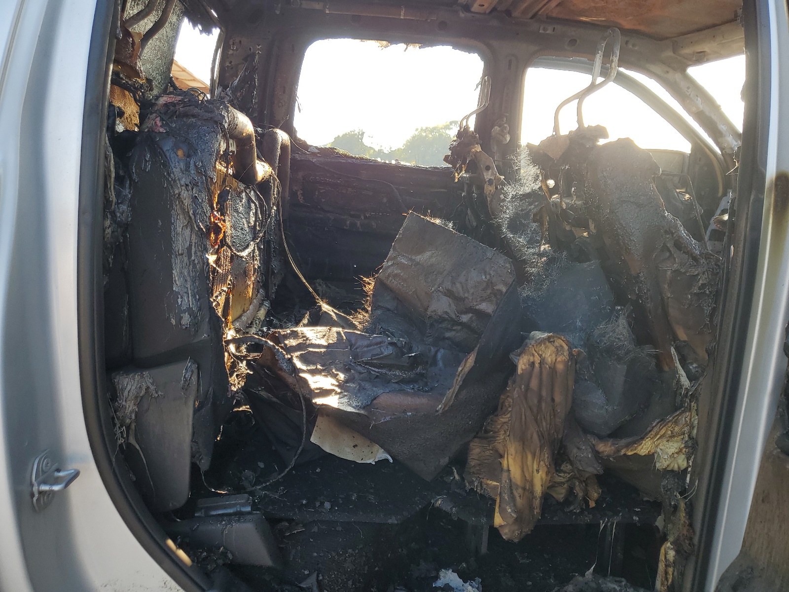 1C6RR7MT5JS145882 2018 Ram 1500 Sport