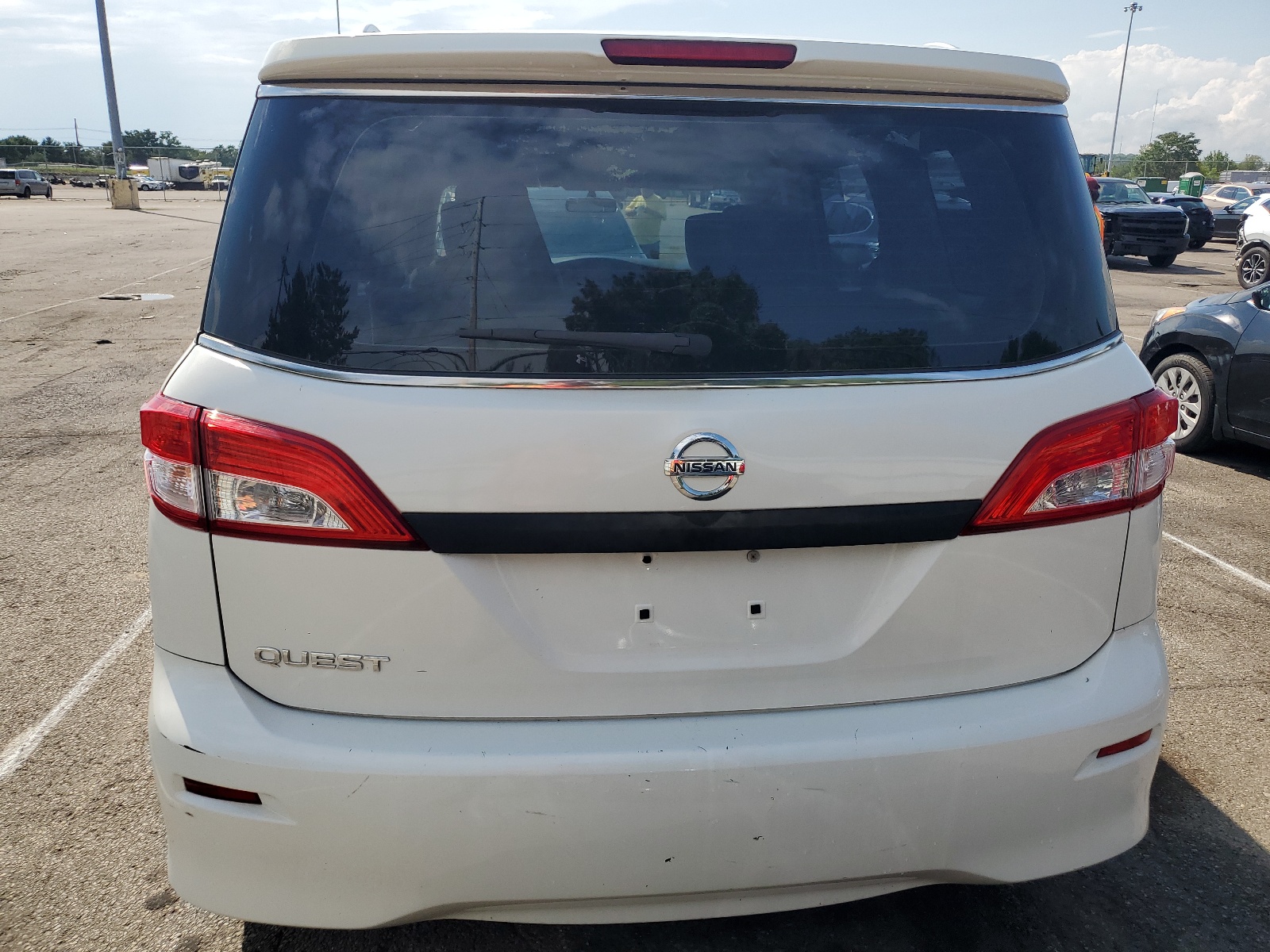 JN8AE2KP6E9105127 2014 Nissan Quest S