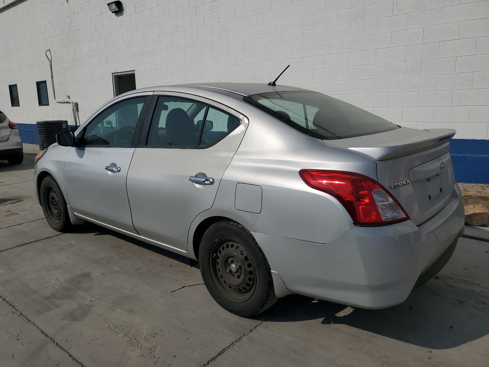 2015 Nissan Versa S vin: 3N1CN7AP4FL828635