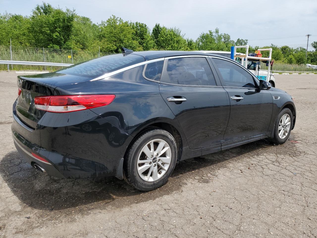 2017 Kia Optima Lx vin: 5XXGT4L31HG147750