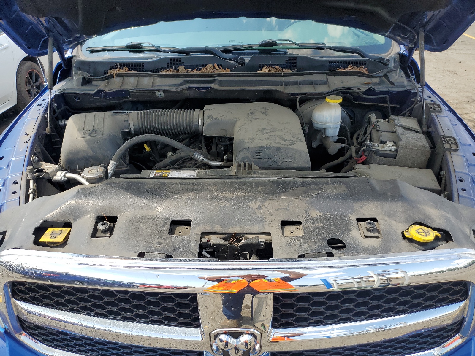 1C6RR7GG0KS592779 2019 Ram 1500 Classic Slt