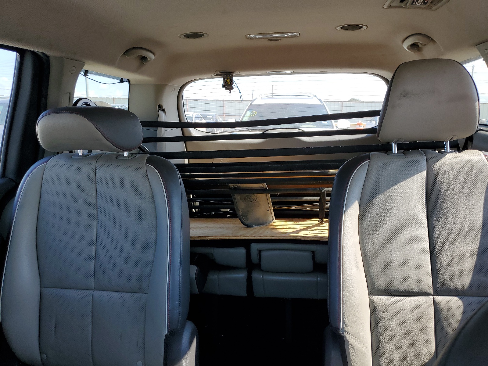 KNDMC5C17J6365705 2018 Kia Sedona Ex