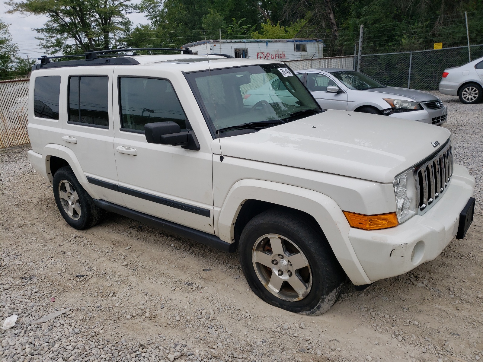 1J8HG48K29C528901 2009 Jeep Commander Sport