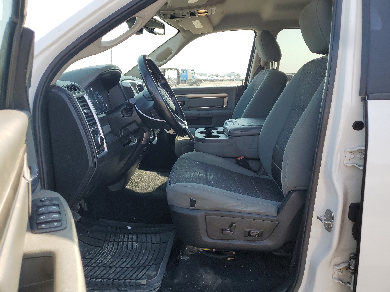 1C6RR7LT0KS708095 2019 Ram 1500 Classic Slt