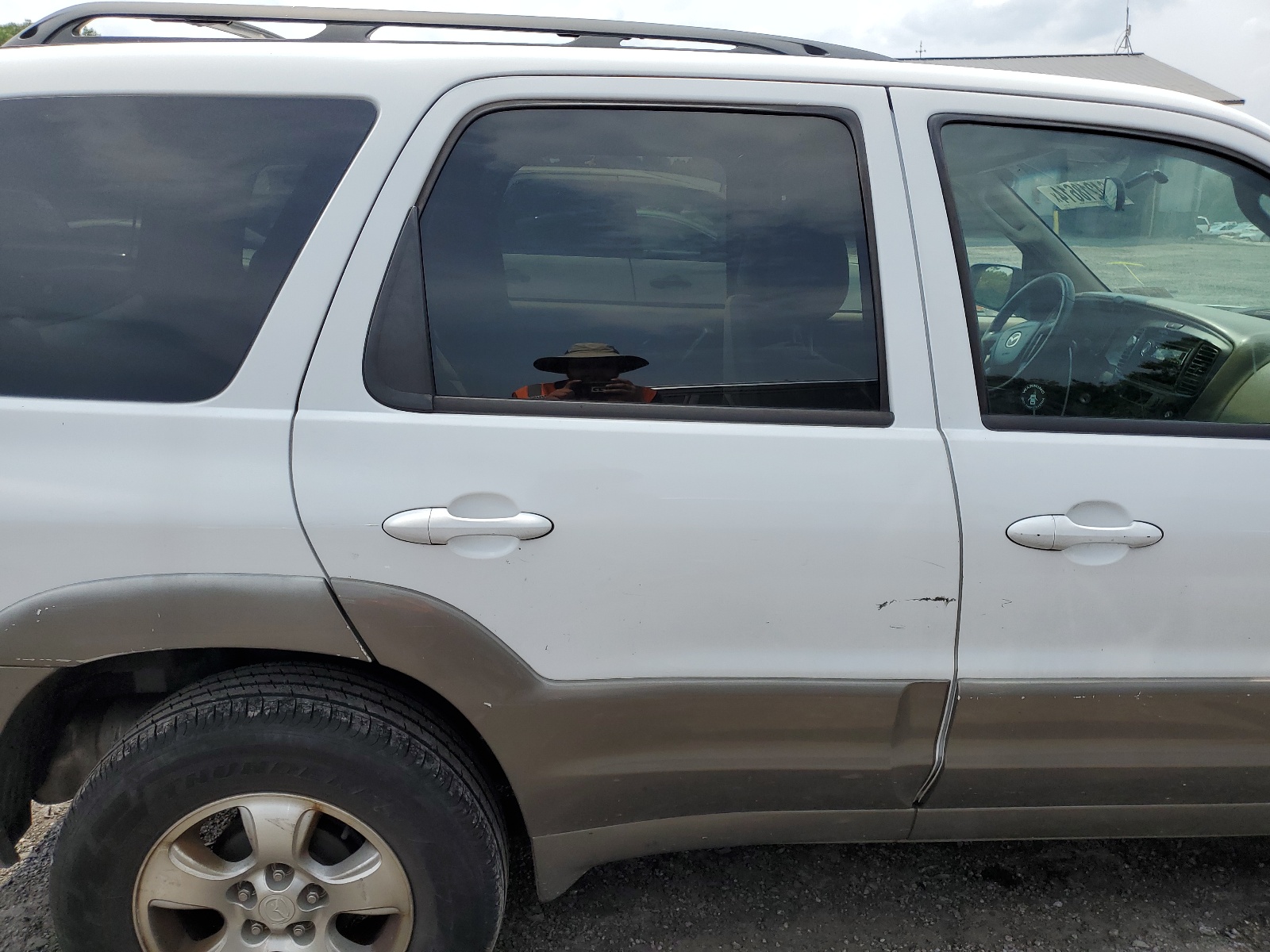 4F2YU09142KM12464 2002 Mazda Tribute Lx