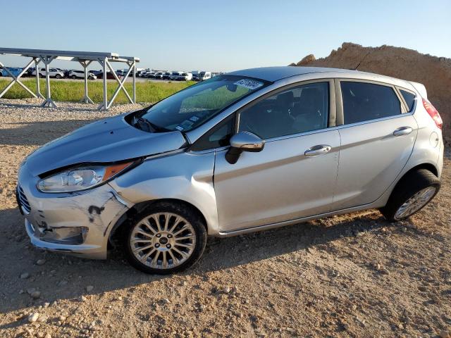  FORD FIESTA 2016 Серебристый