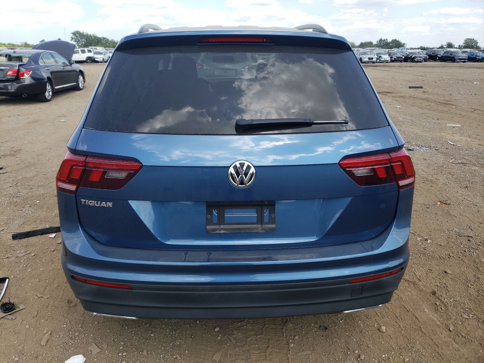 3VV0B7AX1KM053208 2019 Volkswagen Tiguan S