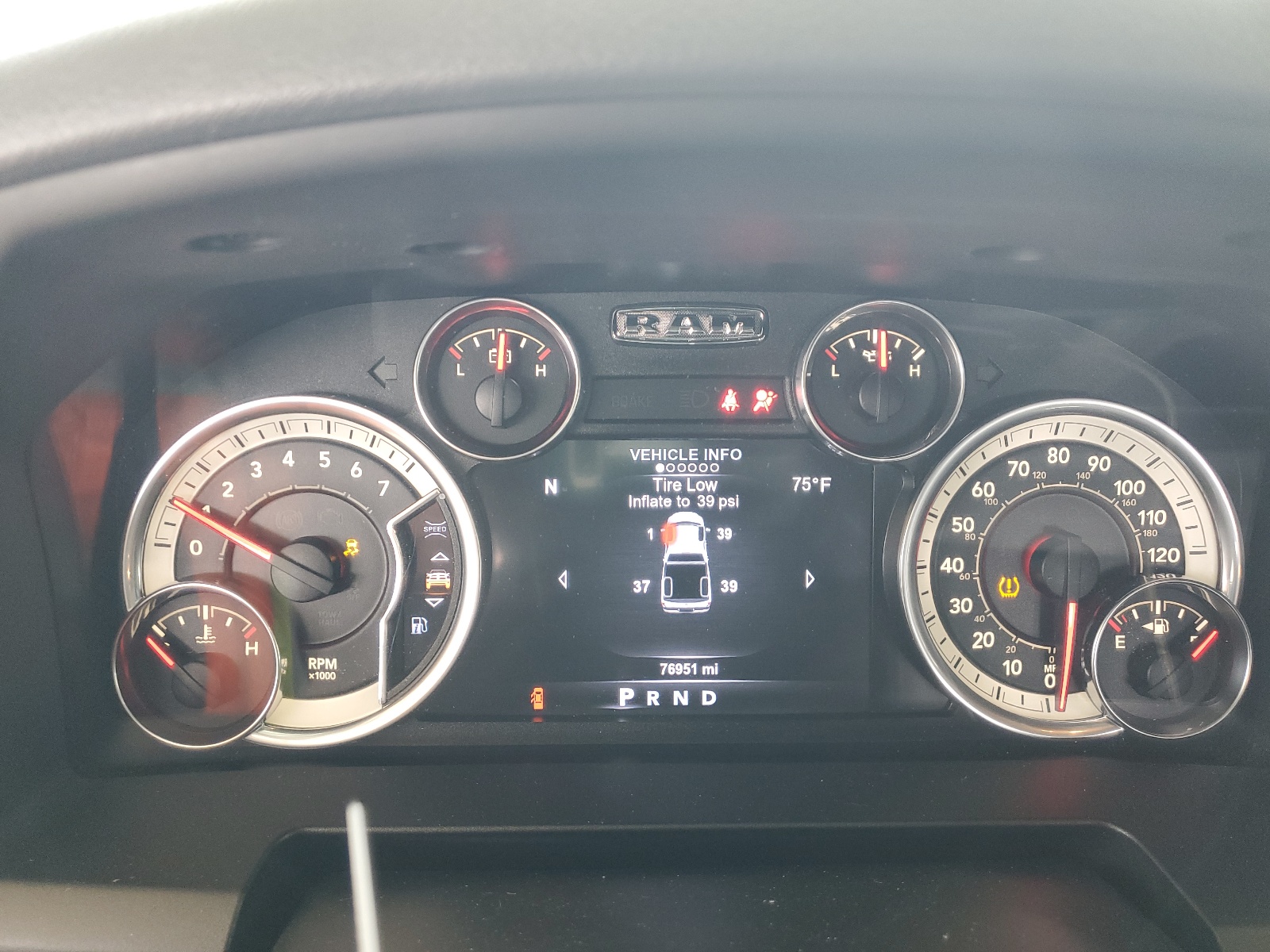 3C6RR6LT4HG598954 2017 Ram 1500 Slt