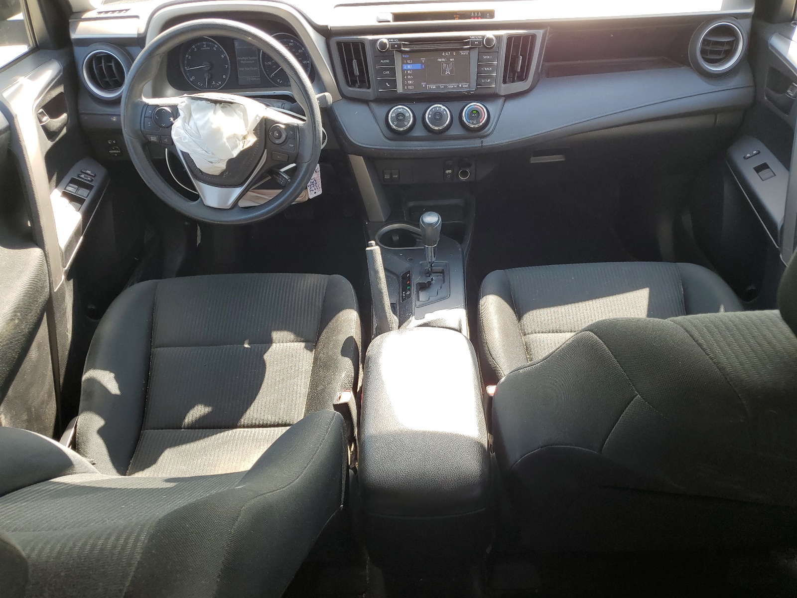 2T3ZFREVXHW331187 2017 Toyota Rav4 Le