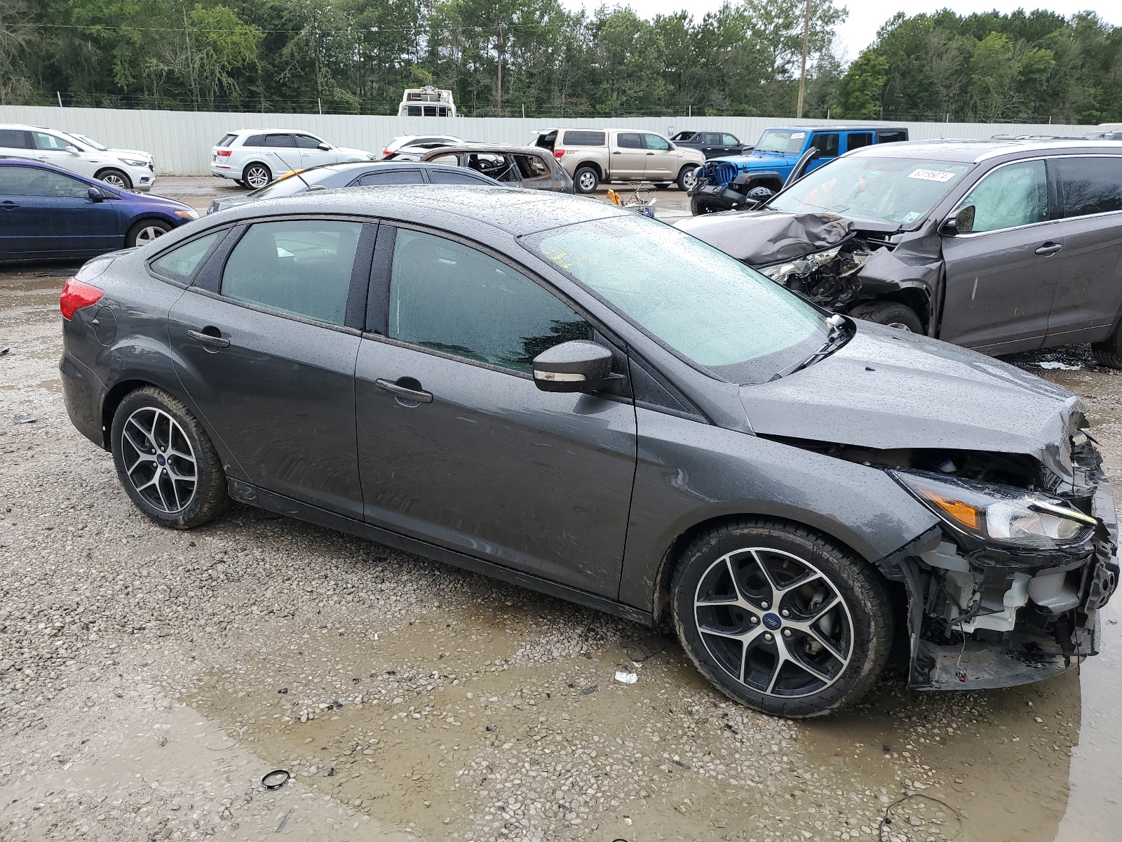 2017 Ford Focus Sel vin: 1FADP3H29HL345953