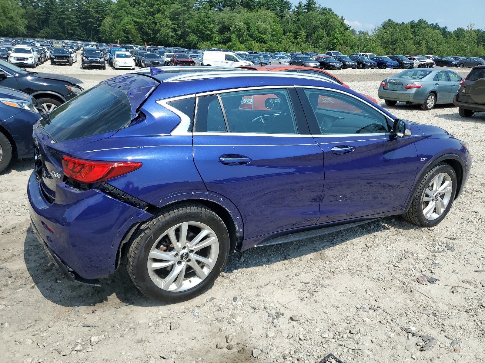 SJKCH5CP5HA035552 2017 Infiniti Qx30 Base