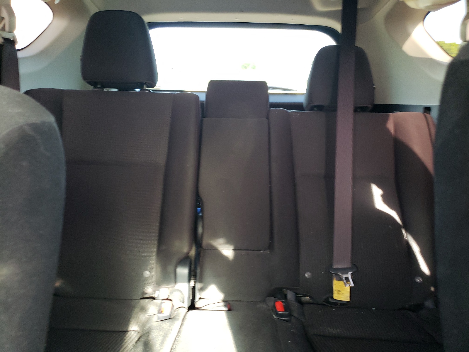 JTMBFREV4HJ111897 2017 Toyota Rav4 Le